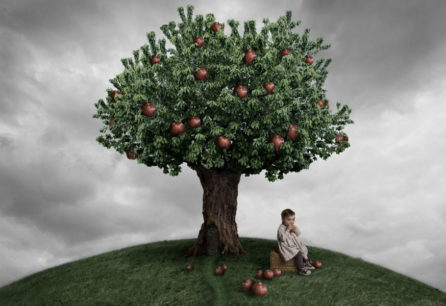 Eat from trees. Яблоки на дереве. Большое и маленькое дерево. It дерево. Яблоко смерти дерево.